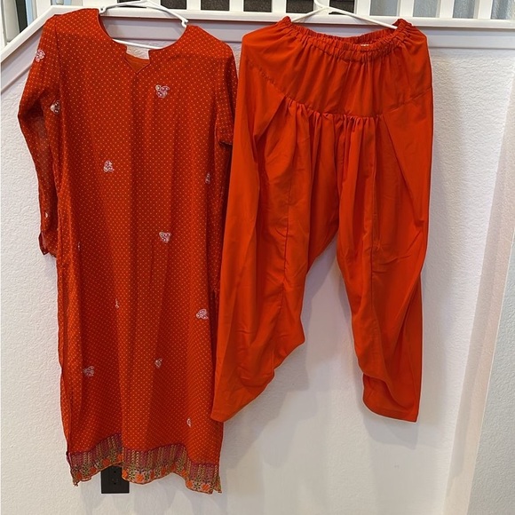 Pakistani shalwar kameez dopatta - Picture 2 of 4